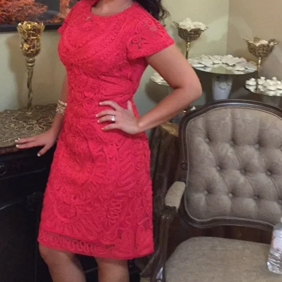 Red dress - Picture 9 of 9